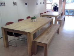 tafel met bank